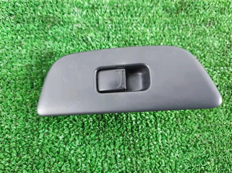 Кнопка стеклоподъемника для Suzuki Ignis 3799586G20S1S-1